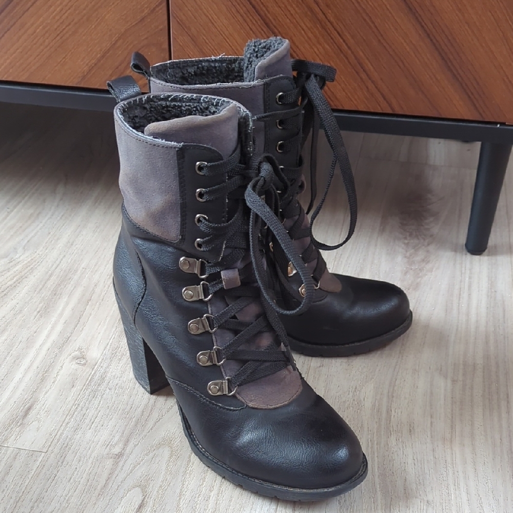 Report Black and Gray Lace Up Boots